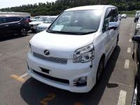 Toyota VOXY 2013