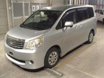TOYOTA NOAH 2011